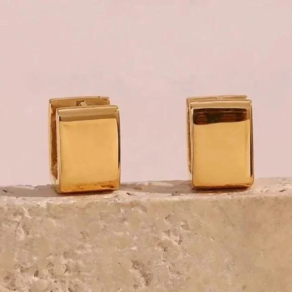NEW 18K GOLD SQUARE EARRINGS, NICE EARRINGS, CUTE EARRINGS - Picture 5 of 7